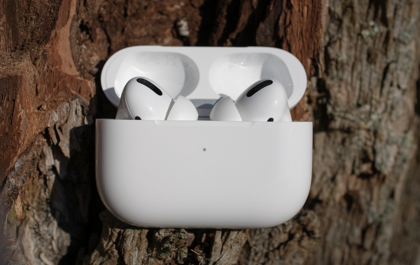 Sound quality air pods Spotify vs Apple music 
